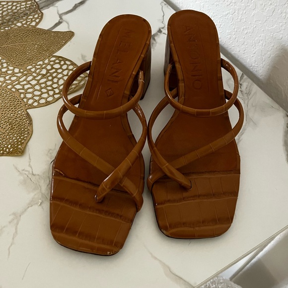 Antonio Melani block Sandals - Picture 1 of 5